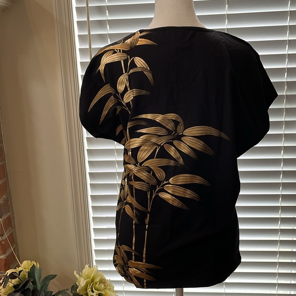 Metropolitan Museum of Art black & gold short sleeved shirt size medium - Picture 4 of 9